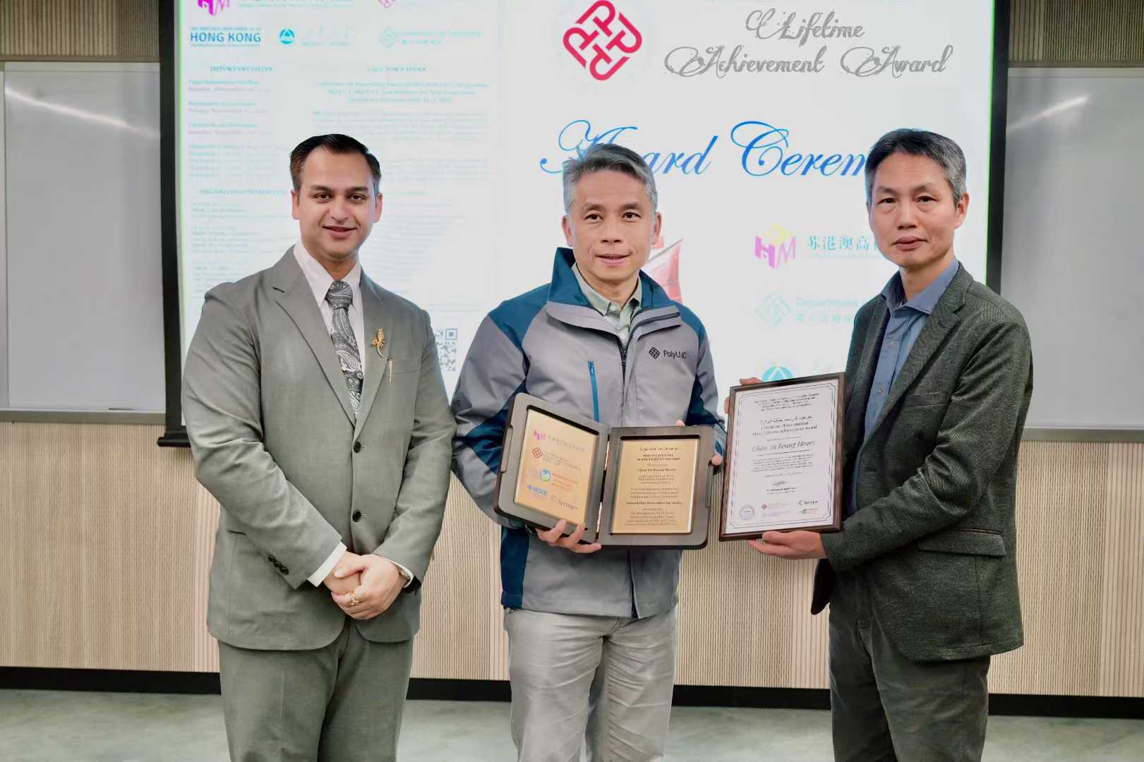 Presenting the Lifetime Achievement Award at a PolyU conference award ceremony
